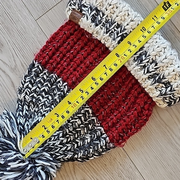 Roots Chunky Knit PomPom Beanie - Picture 9 of 10